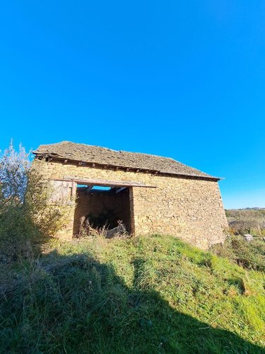 Bien agricole a vendre Quins 12800 Aveyron  21400 euros