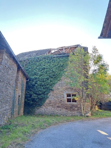 Bien agricole a vendre Quins 12800 Aveyron  21400 euros