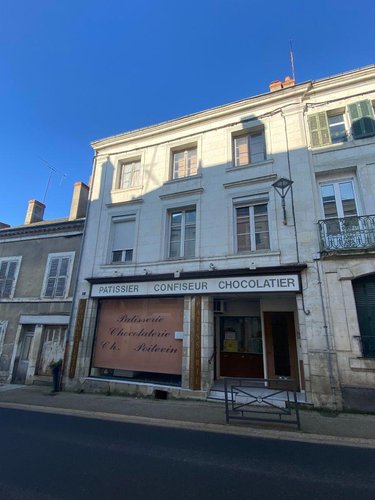 Immeuble a vendre Buzançais 36500 Indre 150 m2  181400 euros