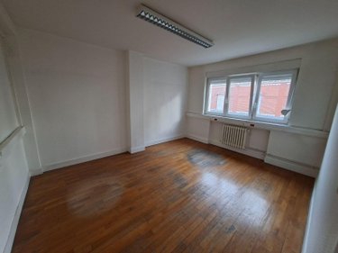 Fonds et murs commerciaux a vendre Maubeuge 59600 Nord  168000 euros