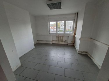 Fonds et murs commerciaux a vendre Maubeuge 59600 Nord  168000 euros
