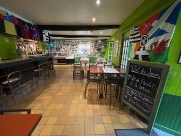 Fonds et murs commerciaux a vendre Lanmeur 29620 Finistère 300 m2  364500 euros