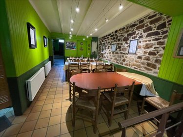 Fonds et murs commerciaux a vendre Lanmeur 29620 Finistère 300 m2  302700 euros