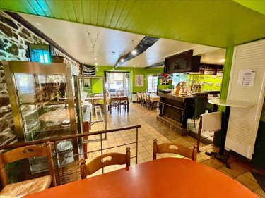 Fonds et murs commerciaux a vendre Lanmeur 29620 Finistère 300 m2  302700 euros