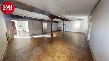 Fonds et murs commerciaux a vendre Aurillac 15000 Cantal  369250 euros