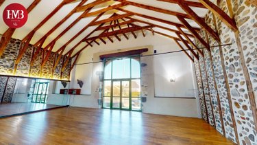 Fonds et murs commerciaux a vendre Aurillac 15000 Cantal  369250 euros