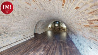 Fonds et murs commerciaux a vendre Aurillac 15000 Cantal  369250 euros