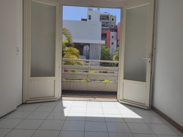 Location fonds et murs commerciaux Saint-Denis 97400 Réunion 86 m2  2233 euros