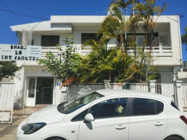 Location fonds et murs commerciaux Saint-Denis 97400 Réunion 86 m2  2233 euros