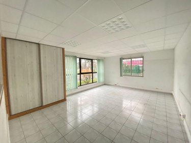 Location fonds et murs commerciaux Le Mans 72000 Sarthe 1300 m2  4500 euros