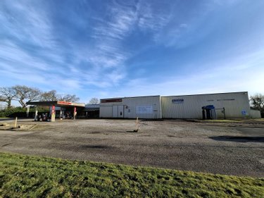 Fonds et murs commerciaux a vendre Saint-Nicolas-du-Pélem 22480 Côtes-d'Armor 396 m2  262500 euros