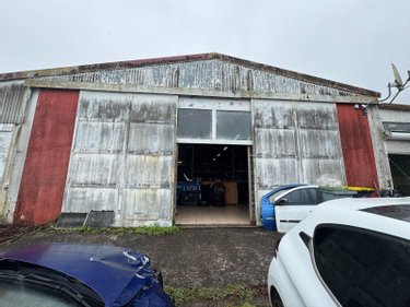Fonds et murs commerciaux a vendre La Plaine-des-Palmistes 97431 Réunion 692 m2  230000 euros
