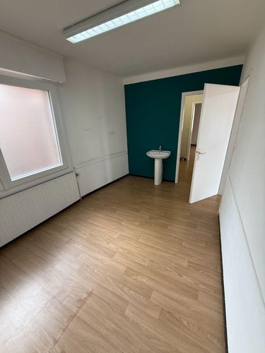 Location fonds et murs commerciaux Coudekerque-Branche 59210 Nord 51 m2  745 euros