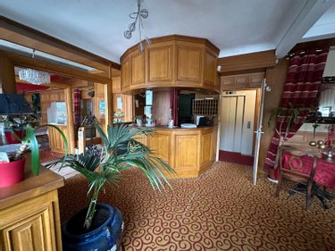 Fonds et murs commerciaux a vendre Montrichard-Val-de-Cher 41400 Loir-et-Cher 1029 m2  834517 euros
