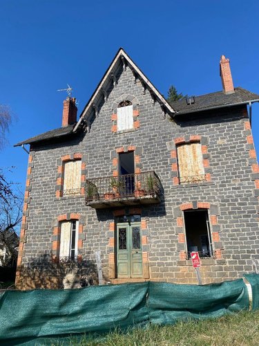 Maison a vendre Le Vigean 15200 Cantal 120 m2  32000 euros