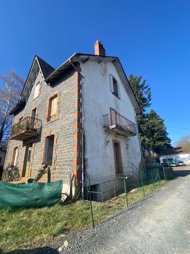 Maison a vendre Le Vigean 15200 Cantal 120 m2  32000 euros
