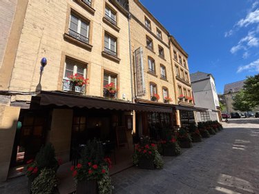 Fonds et murs commerciaux a vendre Sedan 08200 Ardennes 1700 m2  2626500 euros