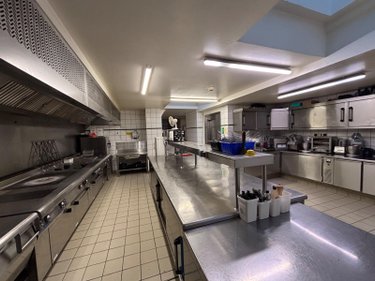 Fonds et murs commerciaux a vendre Sedan 08200 Ardennes 1700 m2  2626500 euros