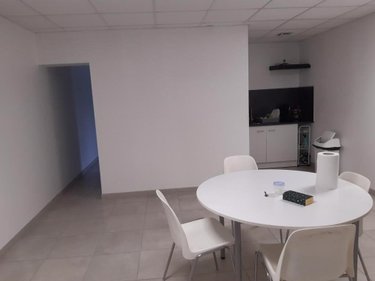 Fonds et murs commerciaux a vendre Le Sourn 56300 Morbihan 670 m2  383000 euros