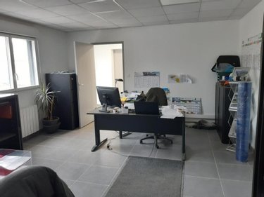 Fonds et murs commerciaux a vendre Le Sourn 56300 Morbihan 670 m2  383000 euros