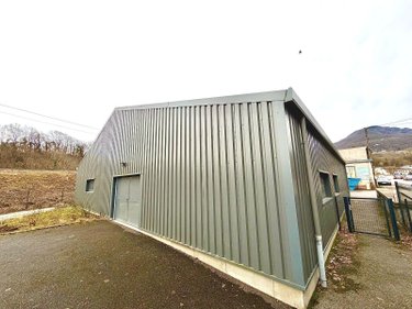 Fonds et murs commerciaux a vendre Cognin 73160 Savoie 1000 m2  699000 euros