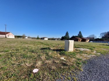 Terrain a batir a vendre La Tour Blanche Cercles 24320 Dordogne 2506 m2  38360 euros