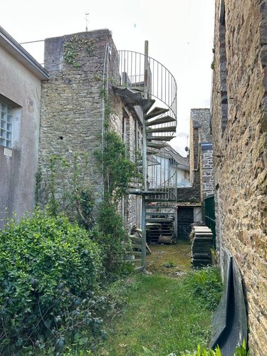 Immeuble a vendre Bannalec 29380 Finistère 130 m2  188640 euros