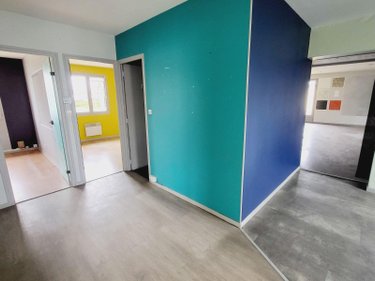Fonds et murs commerciaux a vendre Ussel 19200 Corrèze 1000 m2  364000 euros