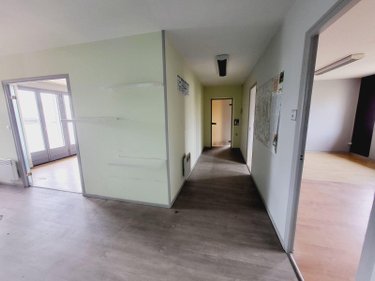 Fonds et murs commerciaux a vendre Ussel 19200 Corrèze 1000 m2  364000 euros