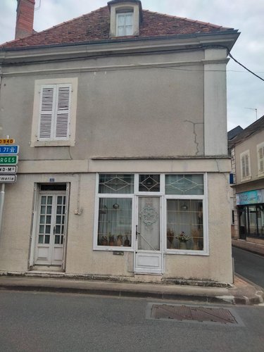 Immeuble a vendre Lignières 18160 Cher 157 m2  68900 euros