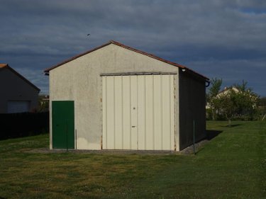 Garage et parking a vendre Chauvigny 86300 Vienne 51 m2  46800 euros