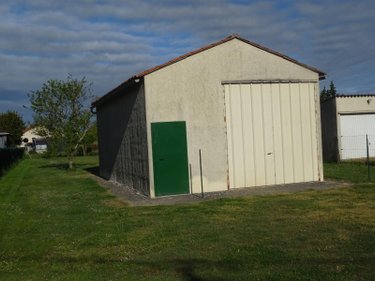 Garage et parking a vendre Chauvigny 86300 Vienne 51 m2  46800 euros