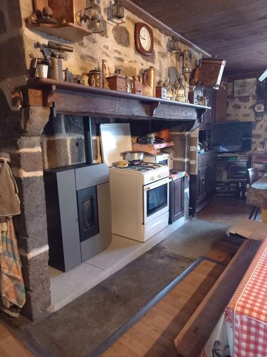Maison a vendre Thiézac 15800 Cantal 87 m2  58300 euros