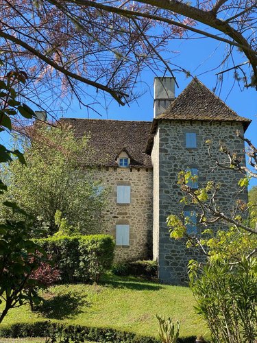 Maison a vendre Bassignac 15240 Cantal 260 m2  328600 euros