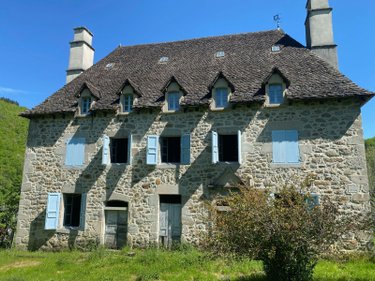 Maison a vendre Bassignac 15240 Cantal 260 m2  328600 euros