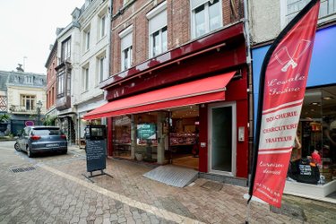 Fonds et murs commerciaux a vendre Eu 76260 Seine-Maritime  127000 euros