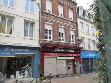 Fonds et murs commerciaux a vendre Eu 76260 Seine-Maritime  127000 euros