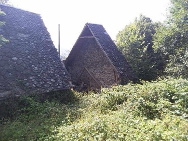 Terrains de loisirs bois etangs a vendre Condat 15190 Cantal 88362 m2  53000 euros