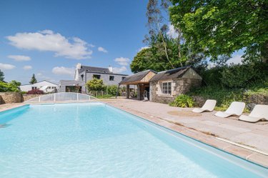 propriete a vendre Garlan 29610 Finistère 810 m2 30 pièces 1575000 euros