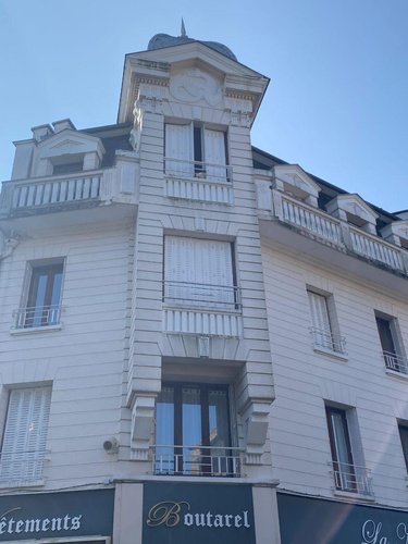 Immeuble a vendre Mauriac 15200 Cantal 335 m2  291200 euros