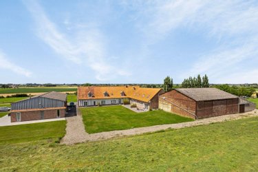 Immeuble a vendre Steenvoorde 59114 Nord  1195000 euros