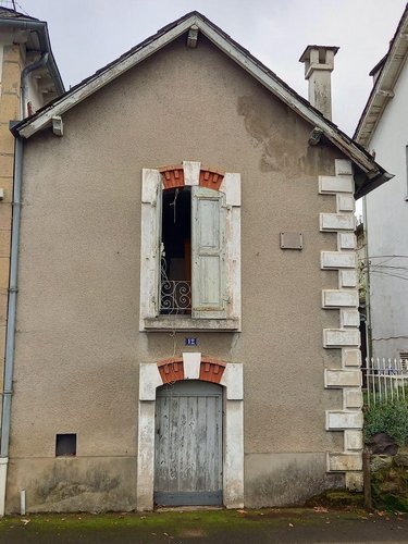 Maison a vendre Vic-sur-Cère 15800 Cantal 180 m2 11 pièces 53000 euros