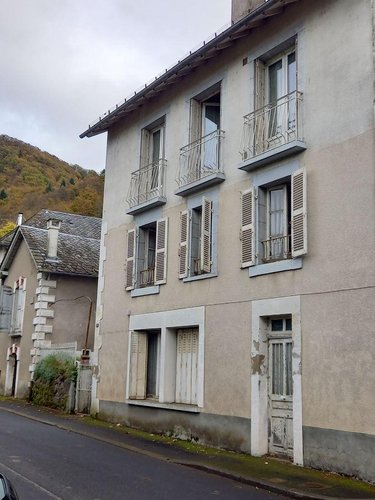 Maison a vendre Vic-sur-Cère 15800 Cantal 180 m2 11 pièces 53000 euros