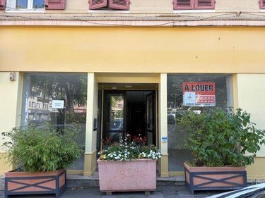 Location fonds et murs commerciaux Mâcon 71000 Saône-et-Loire 151 m2  1300 euros