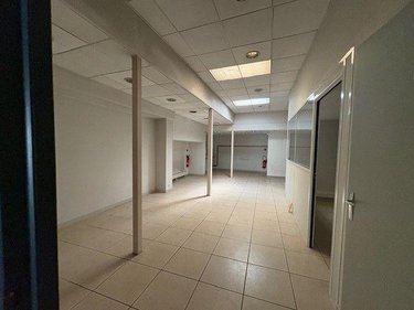 Location fonds et murs commerciaux Mâcon 71000 Saône-et-Loire 151 m2  1300 euros