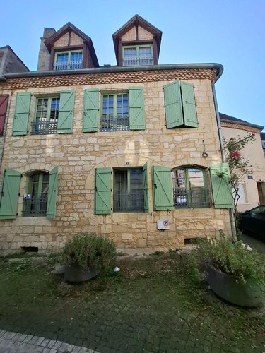 Immeuble a vendre Le Bugue 24260 Dordogne 215 m2  320000 euros