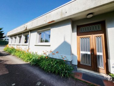 Fonds et murs commerciaux a vendre Ussel 19200 Corrèze 100 m2  105000 euros