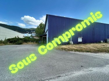 Fonds et murs commerciaux a vendre Challes-les-Eaux 73190 Savoie  415000 euros
