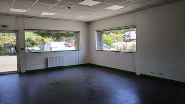Location fonds et murs commerciaux La Gacilly 56200 Morbihan 73 m2  500 euros