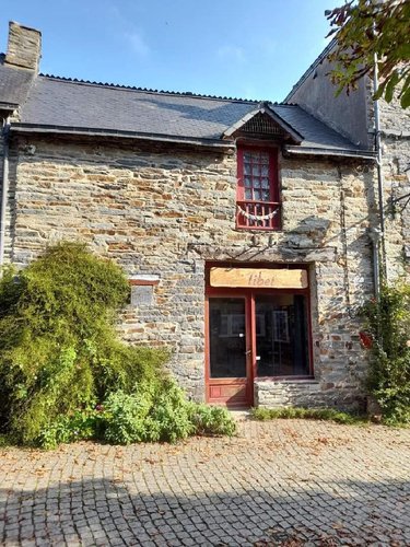 Fonds et murs commerciaux a vendre La Gacilly 56200 Morbihan 60 m2  183400 euros